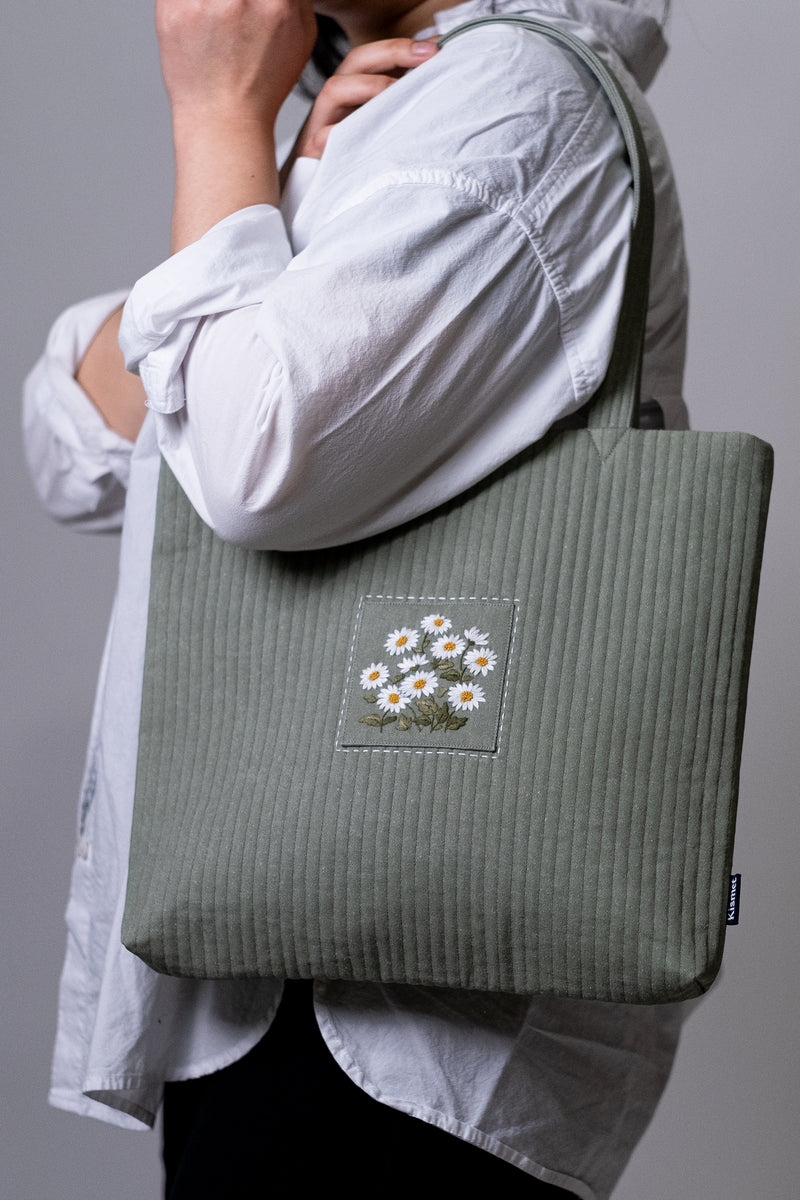 KKOT TOTE | MOSS PATCH DAISY