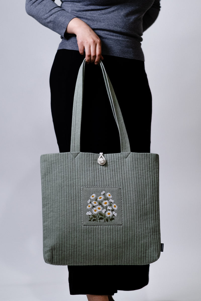 KKOT TOTE | MOSS PATCH DAISY